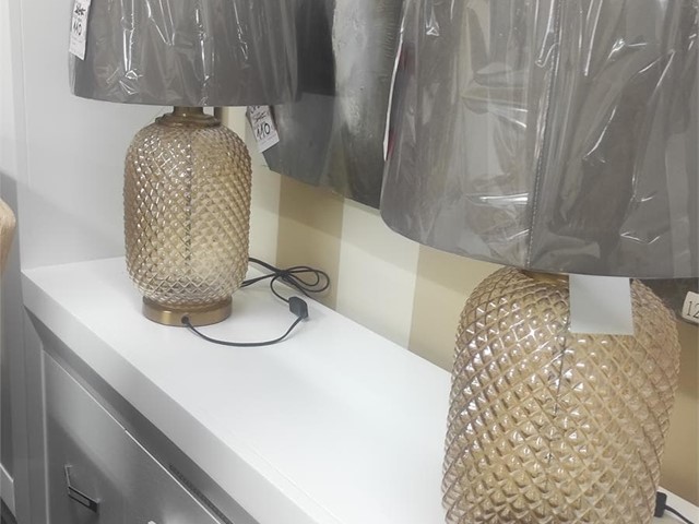 LÁMPARA SOBREMESA PIE CRISTAL DORADO
