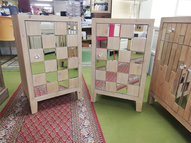 MESITA MADERA CON ESPEJOS