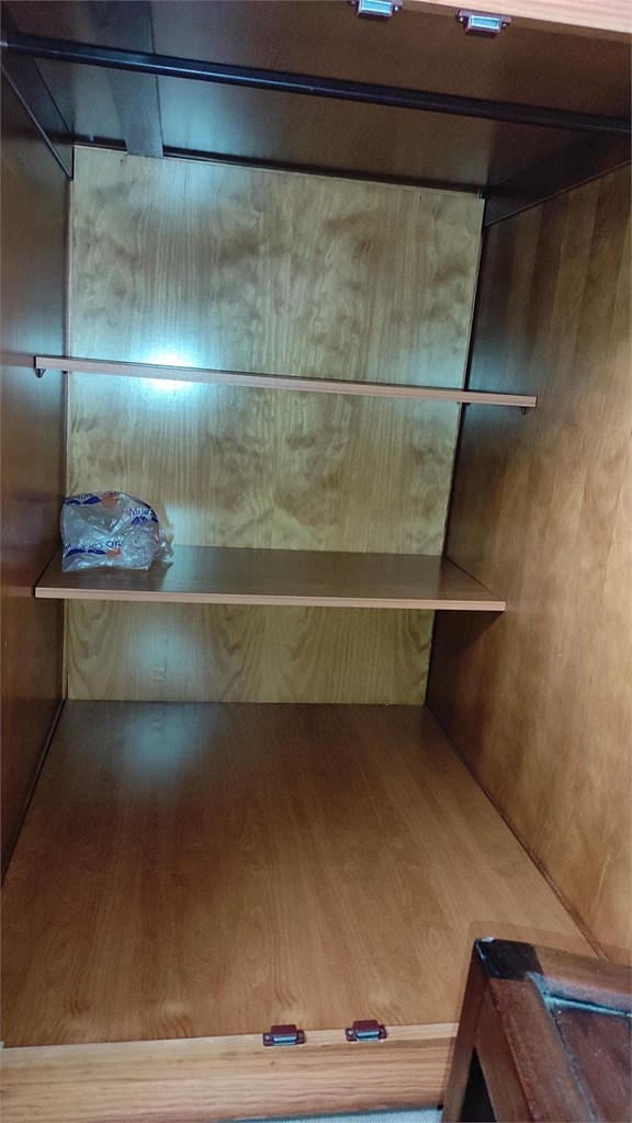 Foto 2 VITRINA 4 PUERTAS MADERA DE CASTAÑO